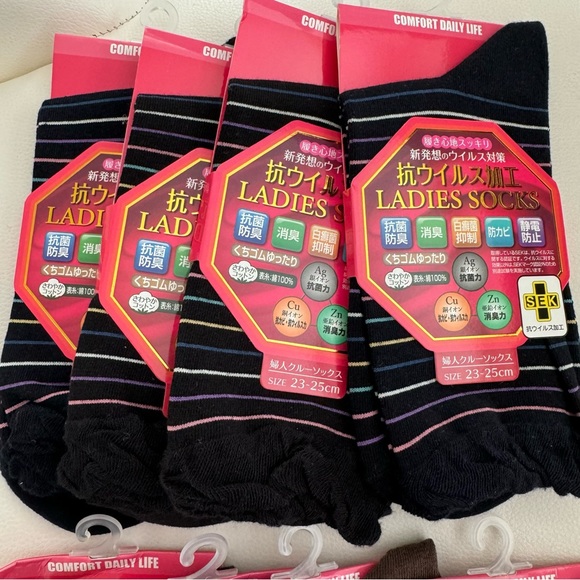 NWT 2 pack Women’s Crew Socks with ruffle trim - Picture 4 of 5